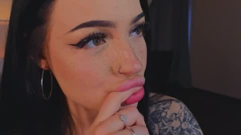 lisaaaliss online show from May 6, 2026, 10:31 am
