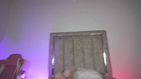 Snapshot of littlee_emma_ chatting on April 30, 2026, 11:20 pm littlee_emma_ online show from April 30, 2026, 11:20 pm