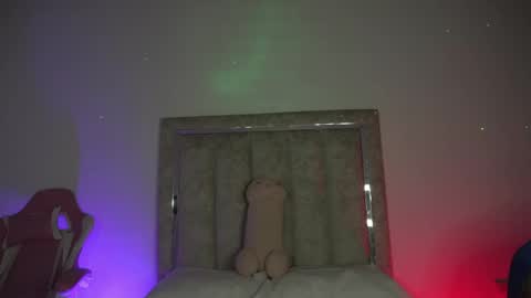 Snapshot of littlee_emma_ chatting on May 27, 2026, 12:18 am littlee_emma_ online show from May 27, 2026, 12:18 am