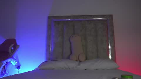 Snapshot of littlee_emma_ chatting on June 26, 2026, 12:26 am littlee_emma_ online show from June 26, 2026, 12:26 am