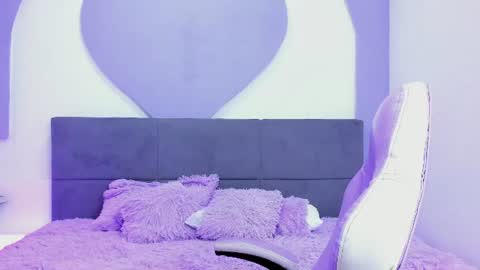lola_sweeet18 online show from July 23, 2026, 9:29 am