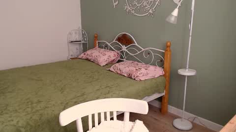 lolacash777 online show from June 12, 2026, 6:56 am