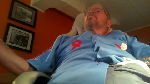 loosegravl online show from July 8, 2026, 11:53 pm