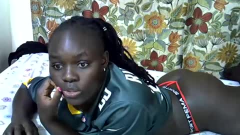 lora_amor online show from July 19, 2026, 1:15 pm