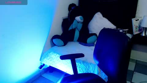 Snapshot of loren_44tits chatting on June 24, 2026, 7:35 pm Loren online show from June 24, 2026, 7:35 pm