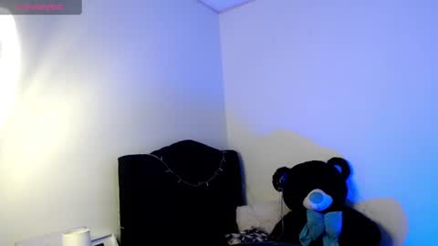 Snapshot of loren_44tits chatting on July 1, 2026, 7:57 pm Loren online show from July 1, 2026, 7:57 pm