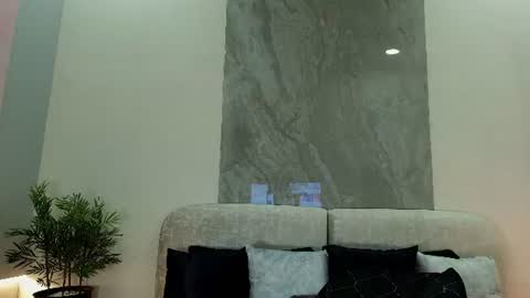 Snapshot of lorenzo_walker_ chatting on June 29, 2026, 5:35 pm L O R E N Z O Thumbs Up help online show from June 29, 2026, 5:35 pm