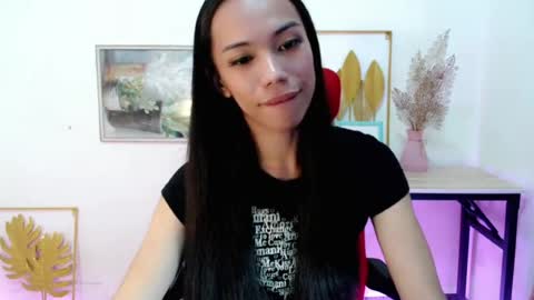 lovabletrexie14 online show from August 5, 2026, 1:14 pm