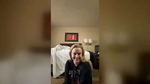 loveclaireelise online show from August 7, 2026, 11:23 am