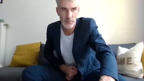 Max online show from October 3, 2025, 2:03 pm