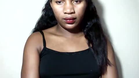 lovelylarra online show from July 19, 2026, 10:13 pm