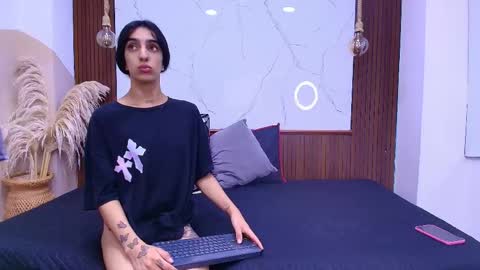 sofia and bryan online show from June 8, 2026, 2:01 am