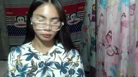 loving_rhean online show from June 3, 2026, 2:33 pm
