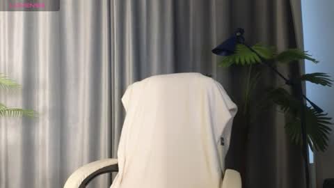 lowkeywild_ online show from July 28, 2026, 3:46 am