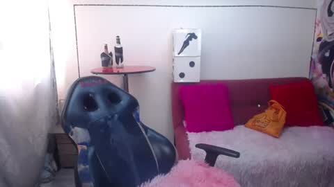 lucia_evans21 online show from July 25, 2026, 8:39 pm