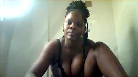 luciaresa online show from July 7, 2026, 3:42 am