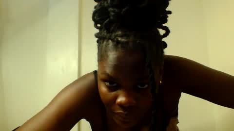 luciaresa online show from July 15, 2026, 6:02 pm