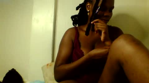 luciaresa online show from August 3, 2026, 4:44 am