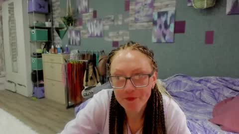 lucky_licky20 online show from May 19, 2026, 1:56 am