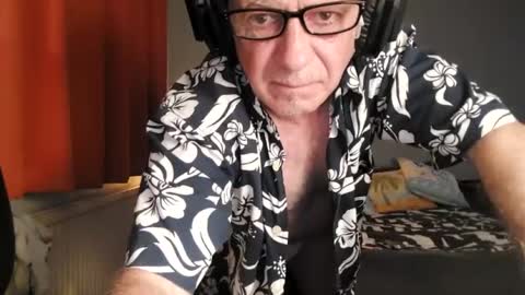 luckypuppy222 online show from June 25, 2026, 1:38 am
