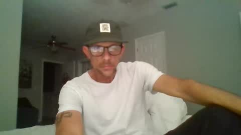 luiggii0904 online show from April 11, 2026, 9:46 am