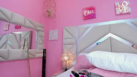 luna_hix online show from June 25, 2026, 12:32 am