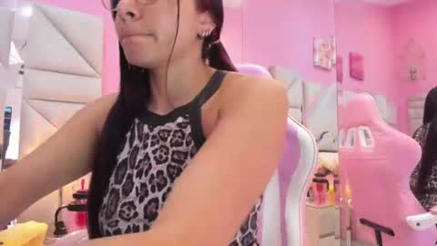 luna_hix online show from July 18, 2026, 12:09 pm