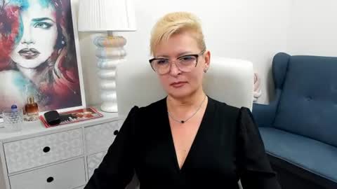 L u n a online show from July 25, 2026, 6:55 am