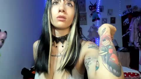 lunacristal_moon online show from August 3, 2026, 12:32 pm