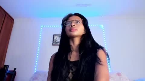 lunadolie online show from June 12, 2026, 1:43 pm