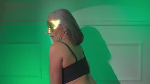 lunamisteriosa_ online show from July 27, 2026, 11:17 am