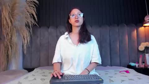lunar_lustx online show from June 28, 2026, 12:11 pm