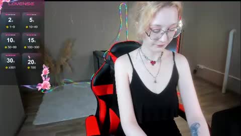lunaterry online show from July 31, 2026, 8:58 am