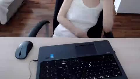 lunavibe_ online show from July 30, 2026, 12:26 pm