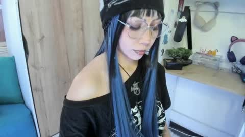 lunivyra online show from July 30, 2026, 3:22 pm