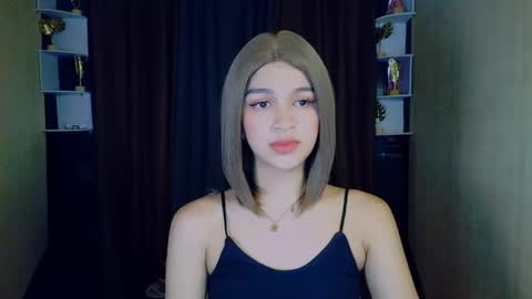 queen lux online show from May 5, 2026, 3:03 am