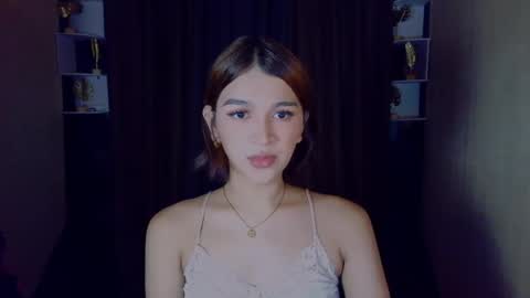 queen lux online show from May 6, 2026, 11:59 am