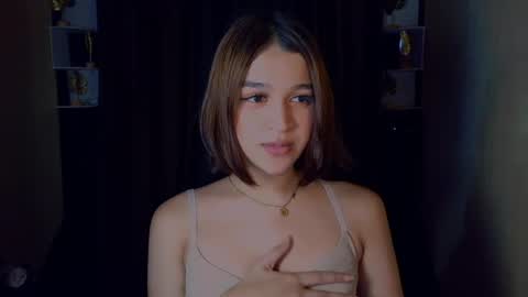 queen lux online show from May 11, 2026, 9:04 am