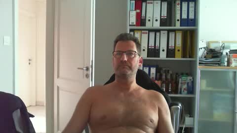 macfly67 online show from May 14, 2026, 6:20 am
