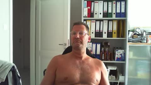 macfly67 online show from May 29, 2026, 6:11 am
