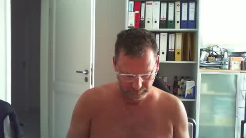 macfly67 online show from June 1, 2026, 4:58 am