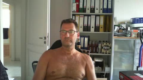 macfly67 online show from June 12, 2026, 6:23 am