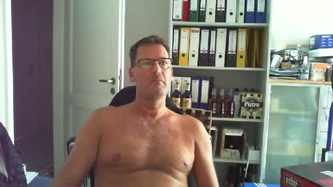 macfly67 online show from June 17, 2026, 5:32 am