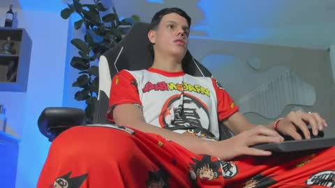Snapshot of maicol_ferrer chatting on May 8, 2026, 12:27 am MAICOL online show from May 8, 2026, 12:27 am