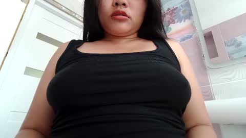 Snapshot of makulato chatting on July 2, 2026, 1:06 pm Maya online show from July 2, 2026, 1:06 pm
