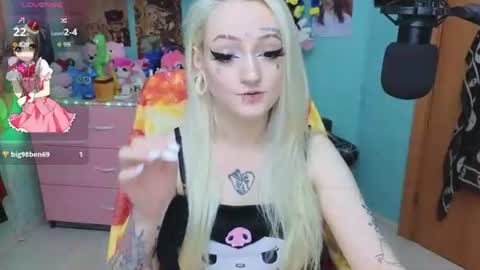 Snapshot of manuela_unicorn chatting on July 8, 2026, 4:22 pm Manuela online show from July 8, 2026, 4:22 pm