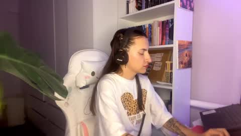 Snapshot of marianelatreff chatting on June 19, 2026, 6:34 pm Monica online show from June 19, 2026, 6:34 pm