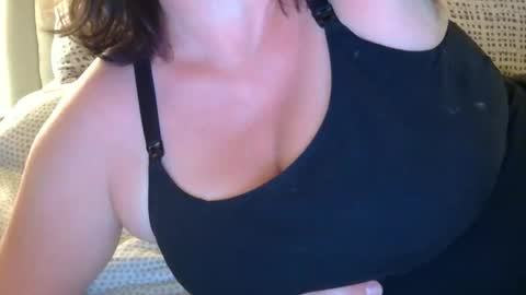 Jess and Nick online show from June 7, 2026, 3:54 am