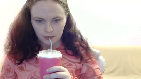 marshmellowsofia online show from July 27, 2026, 6:31 am