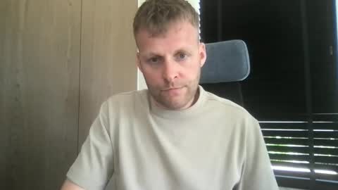 Max take off clothes online show from April 24, 2026, 11:56 am